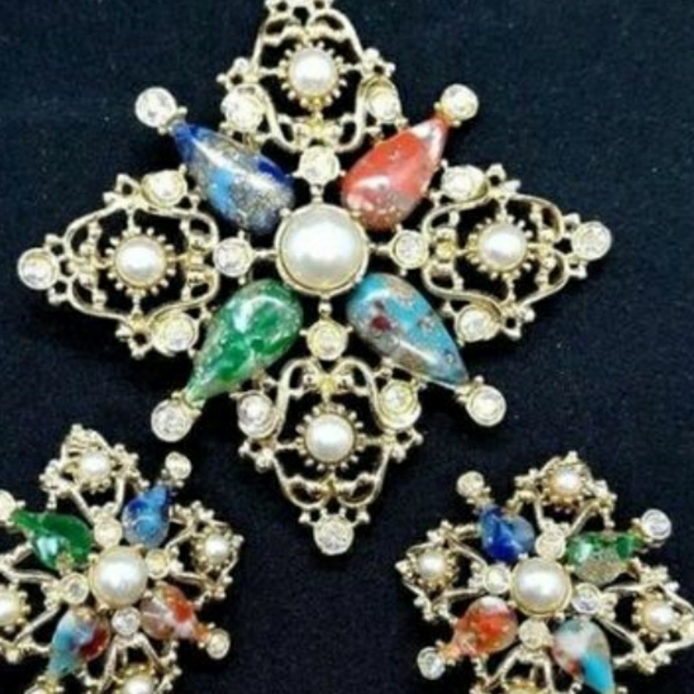 Sarah Coventry Brooch & Earrings set